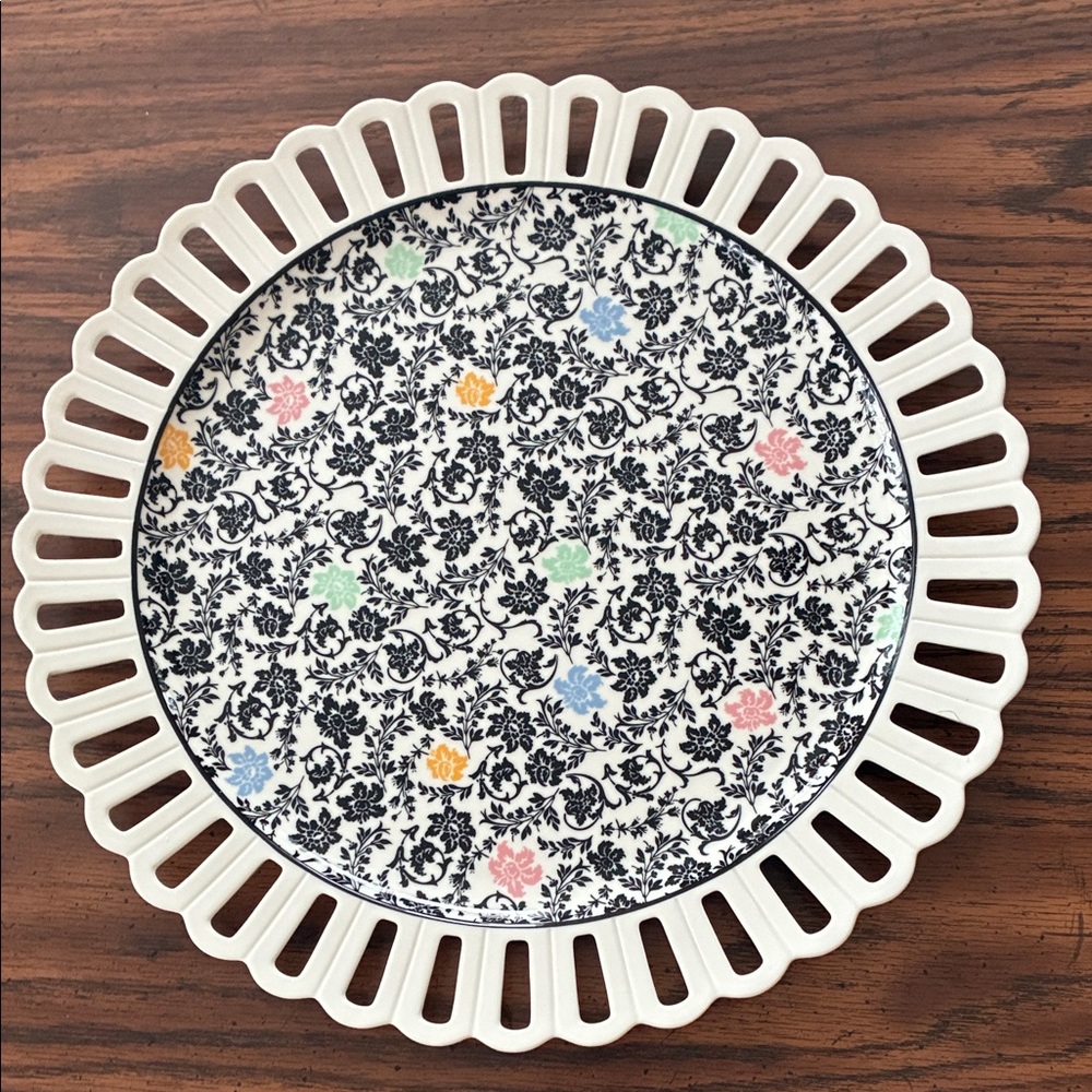 08:09 Martha Stewart Black Floral Serving Plate